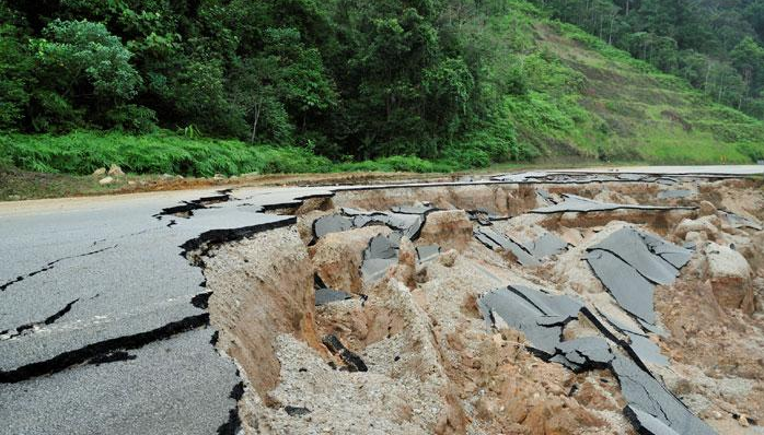 उत्तराखंड में बारिश का कहर, 200 से ज्यादा सड़के बंद, खतरे के निशान से ऊपर बह रही गंगा