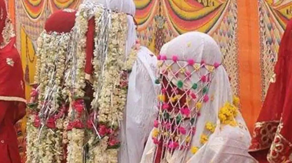 UP: दो पत्नियों के बीच चारपाई डालकर सोती थी सास, पति के लिए पहुंचीं थाने, पुलिस भी हैरान…