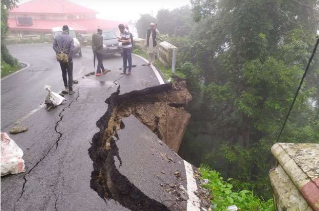उत्तराखंड में लगातार हो रही आफत की बारिश, कहीं पुश्ता ढहा तो कहीं का इलाका हुआ जलमग्न