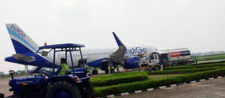 दो घंटे में मुंबई से आगरा पहुंची इंडिगो एयरलाइंस की फ्लाइट, आगरावासियों में खुशी
