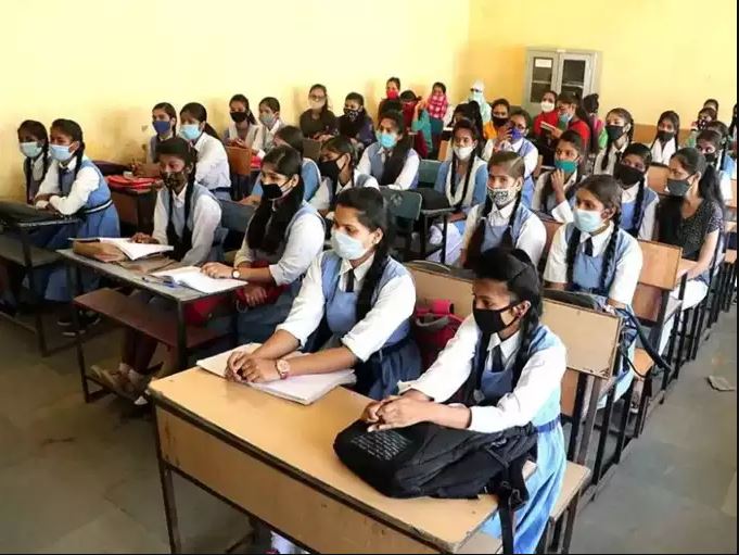 दिल्ली में कम होते कोरोना संक्रमण के बीच चरणबद्ध तरीके से खुलेंगे स्कूल, लिया गया बड़ा फैसला