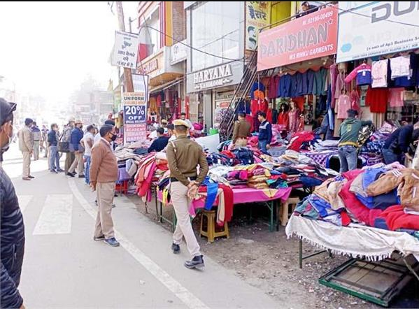 ग्रेटर नोएडा अथॉरिटी की बड़ी पहल, 5 जगह बनेगा फुटपाथ बाजार, 200 वेंडरों को मिलेगी जगह