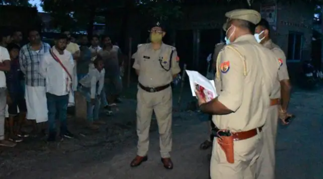 बाल कटाने गये किशोर से स्टाइल को लेकर हुआ विवाद, नाई ने कैंची घोंपकर उतारा मौत के घाट