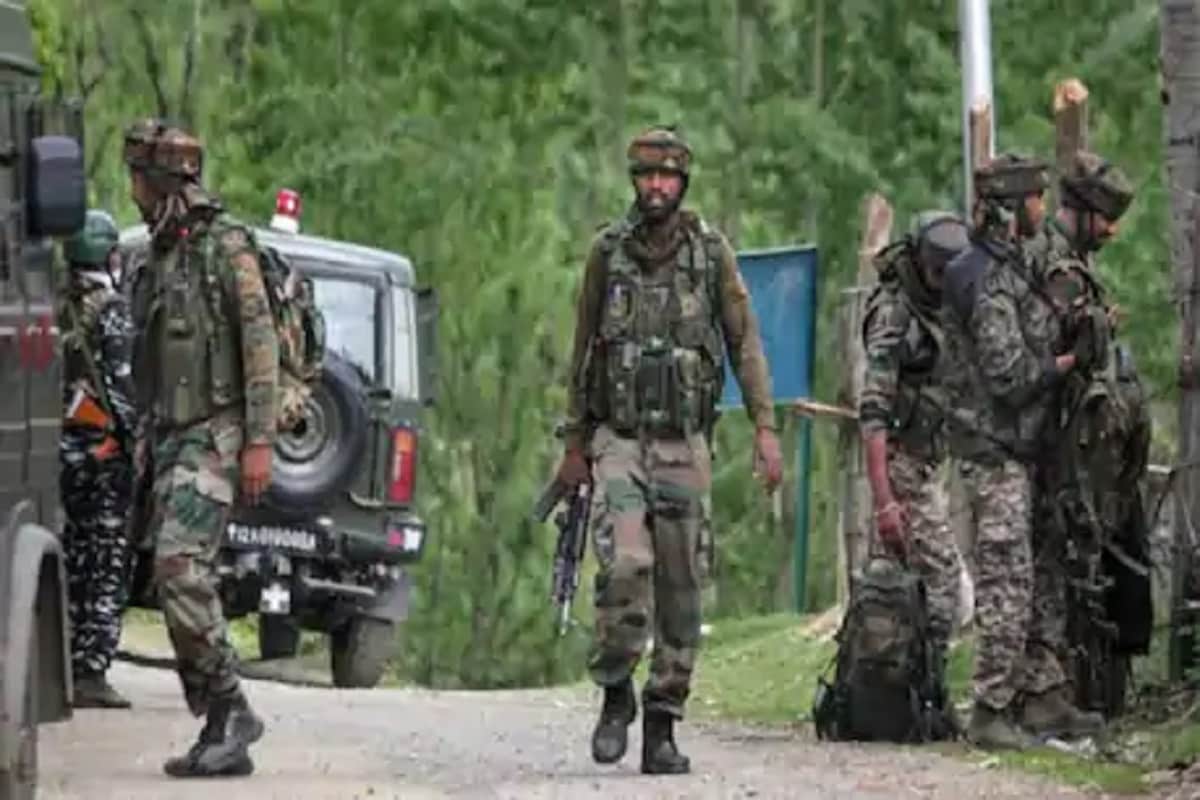 जम्मू-कश्मीर : कुलगाम के बाद बारामूला में भी सुरक्षाबलों पर हमला, तीन जवान घायल, ग्रेनेड फेंक बनाया था निशाना