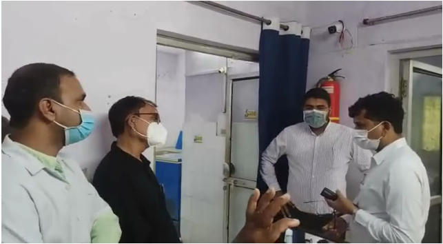 मंडलायुक्त ने किया औचर निरीक्षण, चौपाल लगा कर जन समस्या को सुना