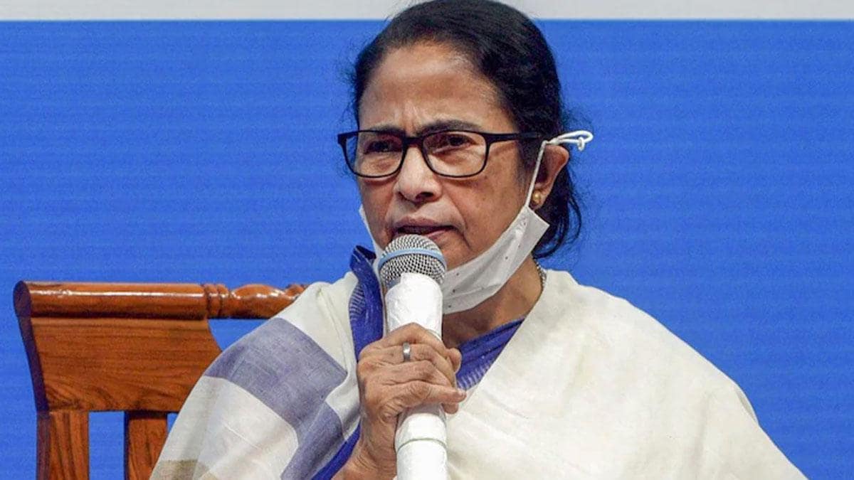 वक्त गुजरने के साथ ही सीएम ममता बनर्जी की बढी बेचैनी, EC से की उपचुनाव तिथि घोषणा की मांग, कहा- कोरोना पूरी तरह नियंत्रित