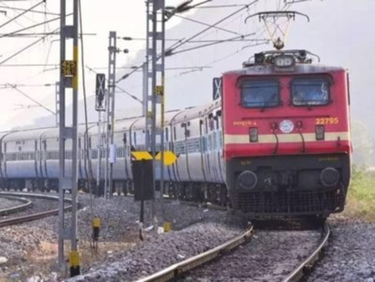 रेलवे को भारी पड़ी अपनी लेटलतीफी की आदत, अब देना होगा जुर्माना, सुप्रीम कोर्ट ने सुनाया फैसला…