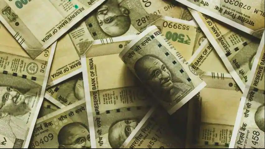 कोरोना महामारी के बीच 100 करोड़ से अधिक आय रखने वालों की संख्या में आई कमी, जानिए कितने अमीरों को हुआ नुकसान!