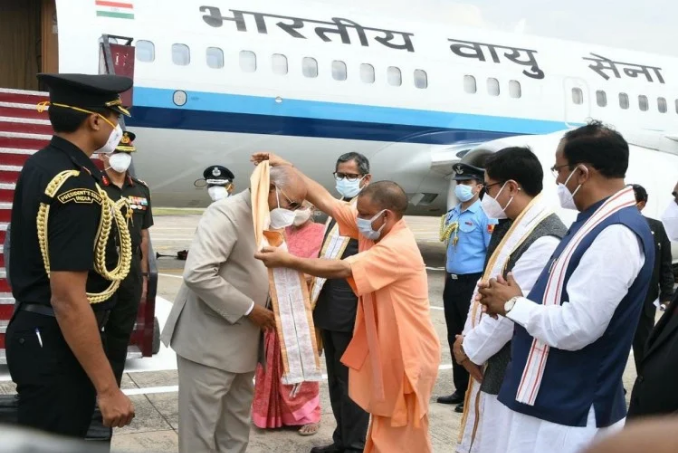 राष्ट्रपति कोविंद का प्रयागराज आगमन पर भव्य स्वागत, इलाहाबाद हाई कोर्ट में दीप प्रज्वलित कर हुआ कार्यक्रम का शुभारंभ
