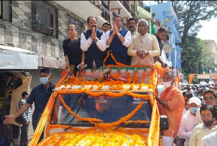 CM धामी ने अल्मोड़ा से रवाना की जन आशिर्वाद रैली, कहा- ‘अल्मोड़ा हमारी सांस्कृतिक नगरी, आज यहां आकर मैं बेहद अभिभूत हूं।‘