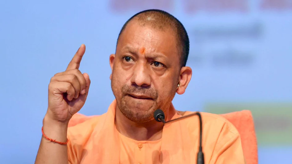 CM योगी का बड़ा एक्शन, फिरोजाबाद CMO को हटाया, मेडिकल कॉलेज में एक्सपर्ट डॉक्टरों की टीम भेजने का आदेश