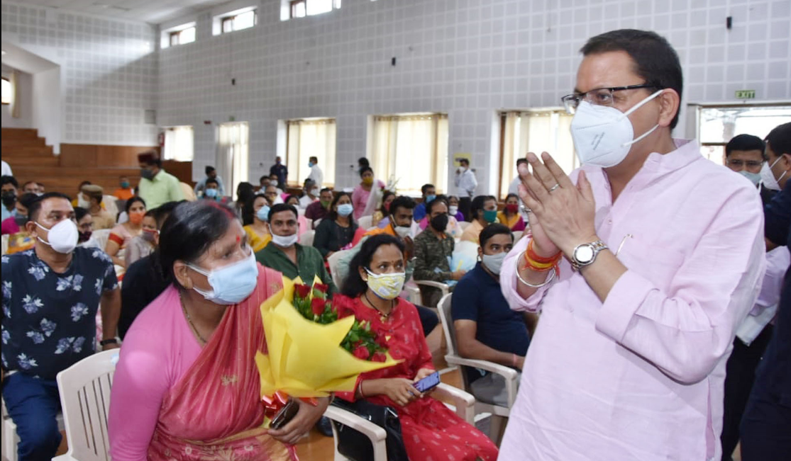 CM धामी ने लगाया जनता दरबार, लोगो की लगी लंबी लाइन, महिला फरियादी सबसे ज्यादा