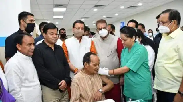 उत्तराखंड: कोविड वैक्सीनेशन में आई तेजी, धामीं सरकार ने अगस्त में 26 लाख से ज्यादा लोगो को लगाया टीका