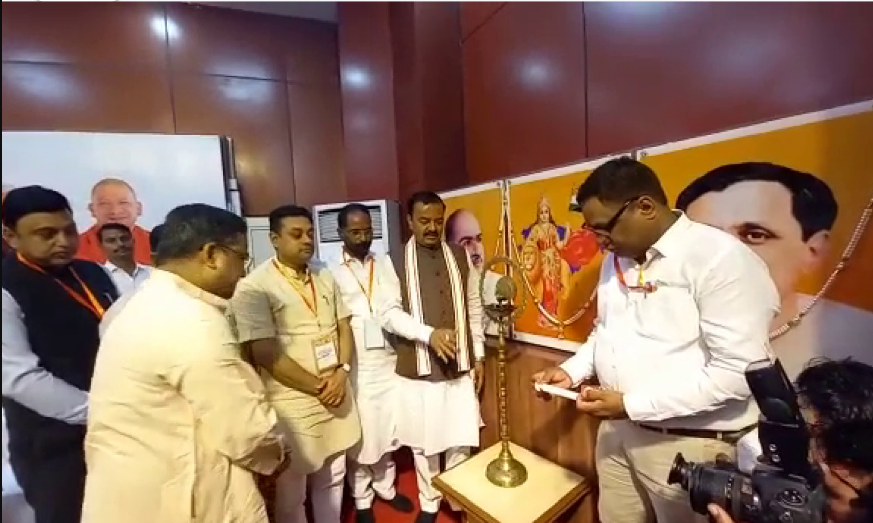 BJP की मीडिया पाठशाला,CM योगी ने कहा- हमें कोई ट्रोल करे तो पूरी ताकत से जवाब दो
