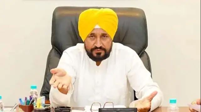 पंजाब विधानसभा चुनाव से पहले सीएम चन्नी ने दिया AAP को झटका, किया ये बड़ा ऐलान