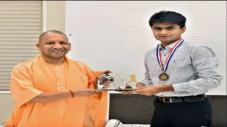 DM गौतमबुद्ध नगर सुहास एल वाई बैटमिंटन फाइन में पहुंचे, CM योगी ने दी बधाई