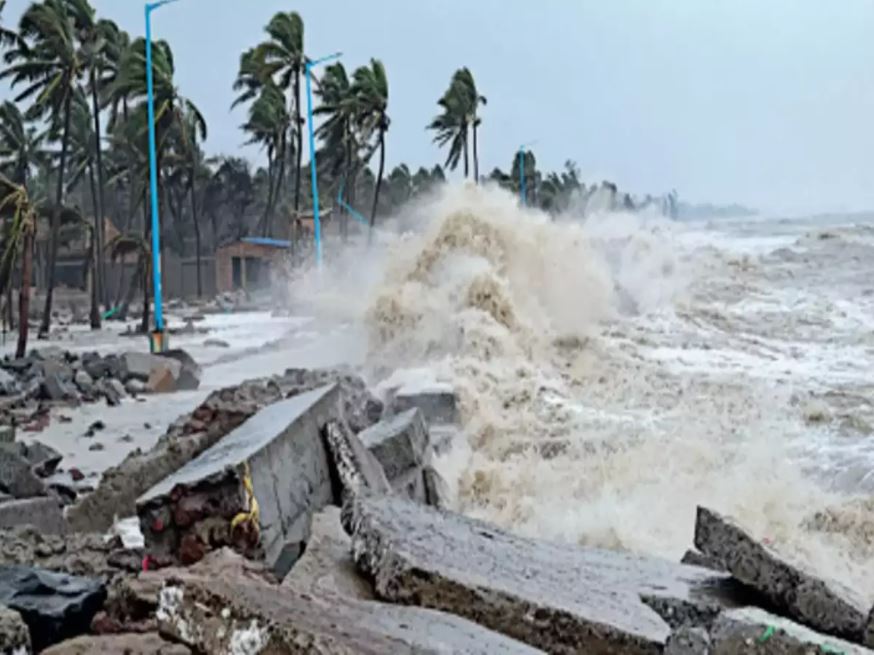 Cyclone Gulab: तबाही मचाने के बाद कमजोर पड़ा चक्रवाती तूफान गुलाब, आज और कल मुंबई पर दिखेगा असर