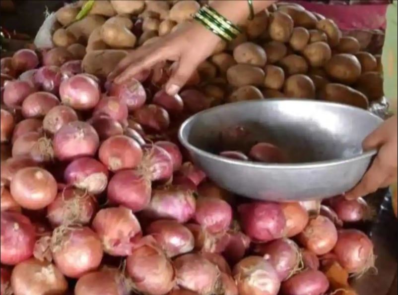 एक बार फिर इन दो महीने में बढ़ सकते हैं प्याज के दाम, कीमतों में लग सकती है आग, जानिए क्या कारण है