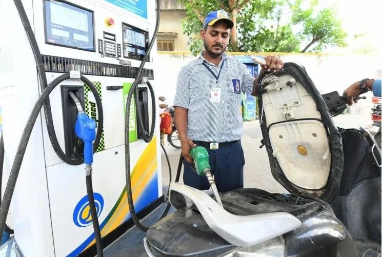 8 September 2021 Petrol and Diesel Price: जानिए क्या है आज आपके शहर और राज्यों में पेट्रोल-डीजल की कीमत