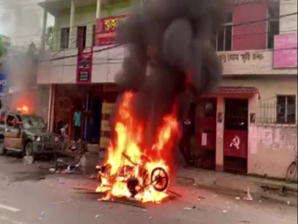 त्रिपुरा : बिना अनुमति लेफ्ट छात्रों ने निकाली रैली, BJP कार्यकर्ताओं से मारपीट, कई घायल
