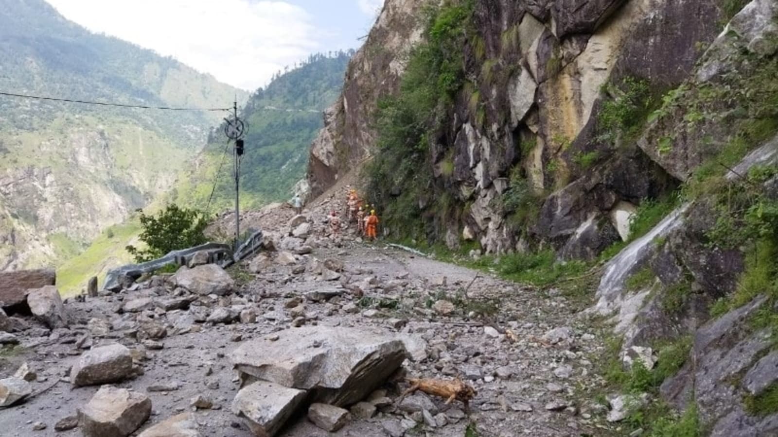 उतराखंड के नैनीताल में दर्दनाक हादसा, दीवार में दबने से 5 मजदूरों की; सभी उत्तर प्रदेश और बिहार के…