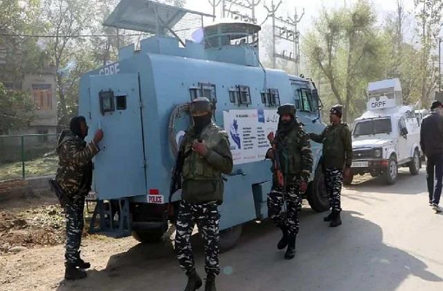 जम्मू-कश्मीर के पंपोर मुठभेड़ में सुरक्षाबलों को बड़ी कामयाबी, पुलिस की हिट लिस्ट में शामिल लश्कर का टॉप कमांडर सहित दो आतंकी ढेर