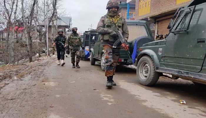 जम्मू-कश्मीर के शोपियां में सुरक्षाबलों को बड़ी कामयाबी, दो आतंकी ढेर; सर्च ऑपरेशन जारी
