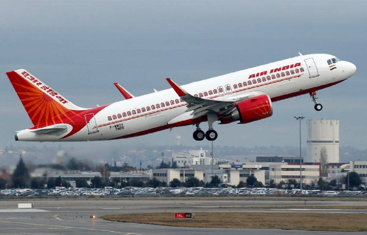 सरकारी बाबूओं को अब मुफ्त में हवाई यात्रा करने के लिए ढ़ीली करनी पड़ेगी जेब, Air India ने बंद की ये सुविधा