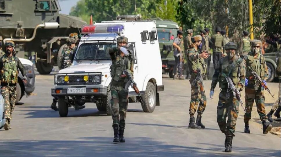 जम्मू-कश्मीर के पुंछ में सेना और आतंकियों के बीच मुठभेड़ जारी, एक सेना अधिकारी और 2 जवान शहीद