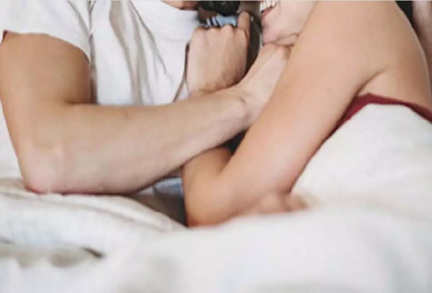 सेक्स से पहले की ये आदत तबाह कर रही है आपकी बेडरूम लाइफ, तुरंत करें ये उपाय