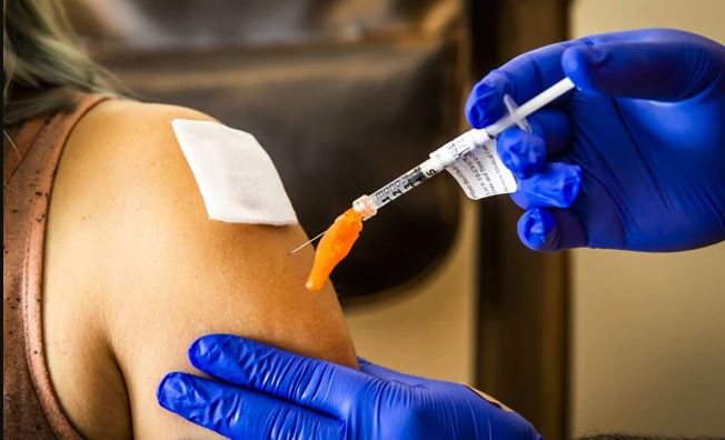 Coronavirus Vaccination: FDA ने कोरोना वैक्सीन के मिक्स एंड मैच टीकाकरण को दी मंजूरी, एक अन्य वैक्सीन का होगा विकल्प