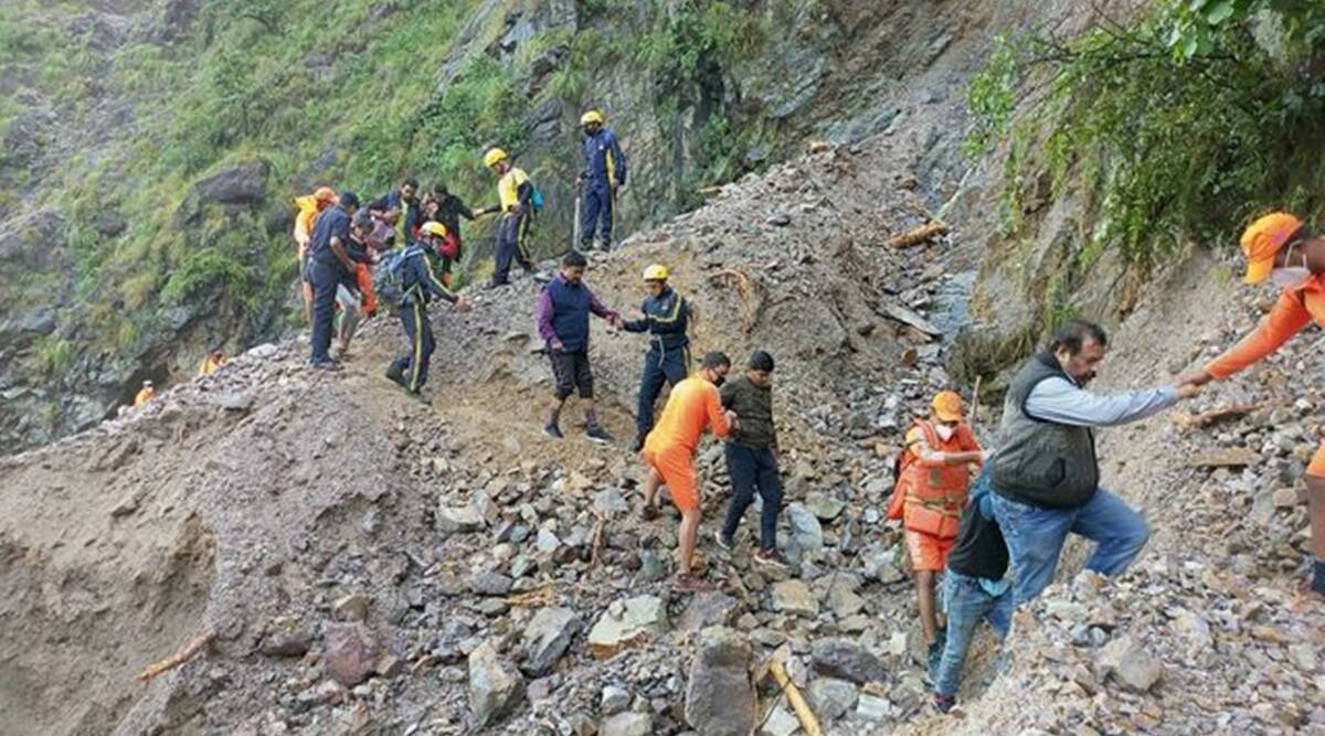 उत्तराखंड: रानीखेत-अल्मोड़ा का मैदानी इलाकों से कटा संपर्क, यहां सिर्फ इमरजेंसी के लिए बचा ईंधन