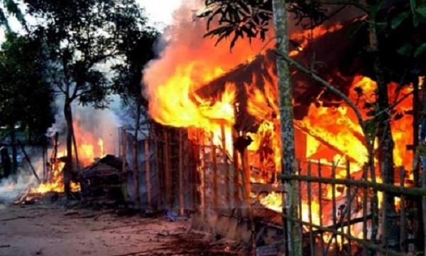 बांग्लादेश में नहीं थम रहा बवाल, इस्लामिक कट्टरपंथियों का तांडव जारी; रंगपुर में हिंदुओं के 65 घर फूंके…