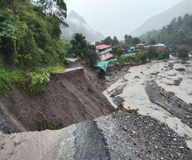 रामनगर के रिजॉर्ट में कोसी नदी का पानी घुसने से सौ लोग फंसे, भारी बारिश ने ली 24 लोगों की जान