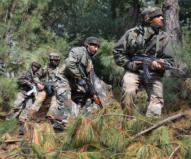 जम्मू-कश्मीर के शोपियां सुरक्षाबलों और आतंकवादियों के बीच मुठभेड़, एक आतंकी ढेर; ऑपरेशन जारी