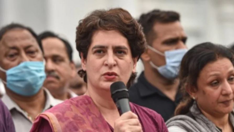 आगरा जाने के दौरान हिरासत में ली गई प्रियंका गांधी को मिली अनुमति, चार लोगों के साथ….