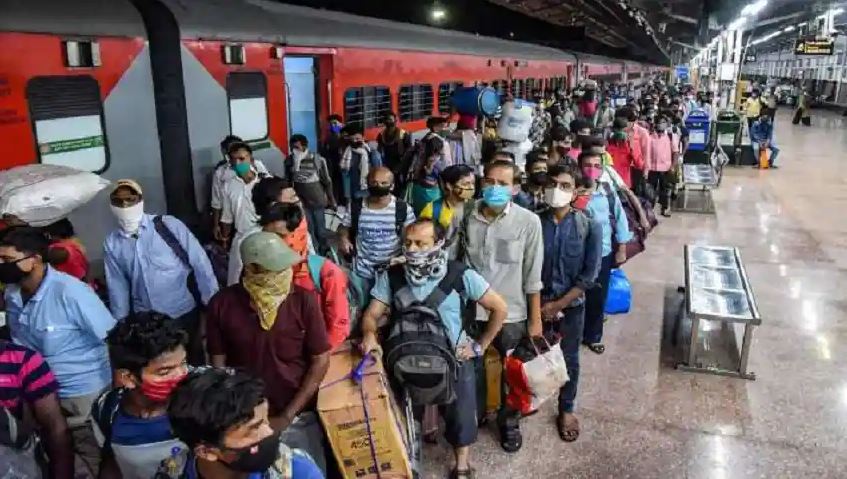 Indian Railways: भारतीय रेलवे ने रेल में सफर करने वालों को दी जरूरी सलाह, सफर पर जाने से पहले जान लें ये नियम