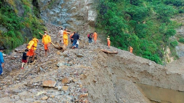 उतराखंड:ग्लेशियर में दिखे लापता पांच लोगों के शव! लेकिन अभी भी निकालना संभव नही…