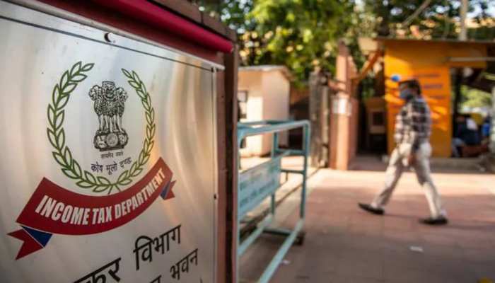 आयकर विभाग का गुजरात में ‘मेगा ऑपरेशन’, इन दो नामी ग्रुप्स पर हुई बड़ी कार्रवाई; 40 जगहों पर छापेमारी