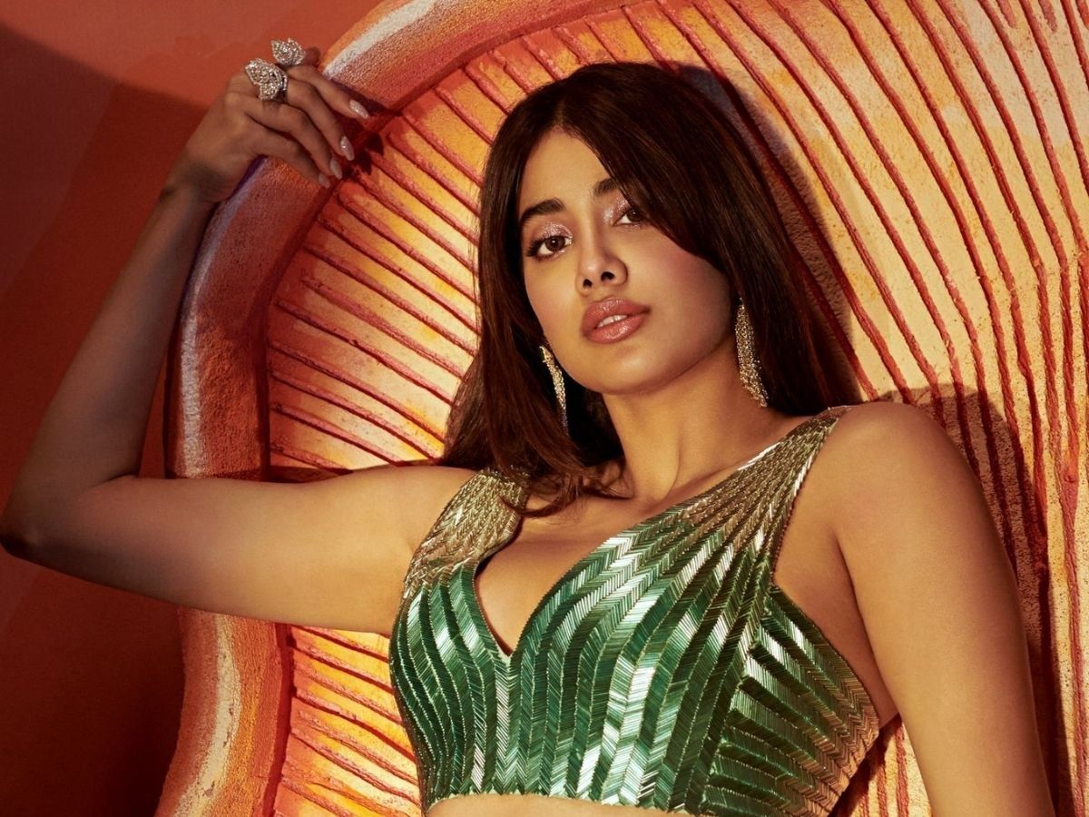 दुबई में फैमिली वेकेशन के बाद Janhvi Kapoor पहुंची न्यूयॉर्क, झील के किनारे यूं पोज देती आई नजर