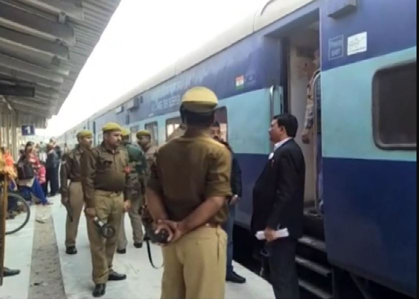 UP: धमकी भरी चिट्ठी के बाद रेलवे स्टेशनों-मंदिरों की बढ़ाई गई सुरक्षा, हाई अलर्ट घोषित