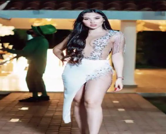 अपनी खूबसूरती की जाल में मॉडल ने गार्ड को उलझाया, दिखाई ऐसी अदा की मां हुई जेल से फरार!