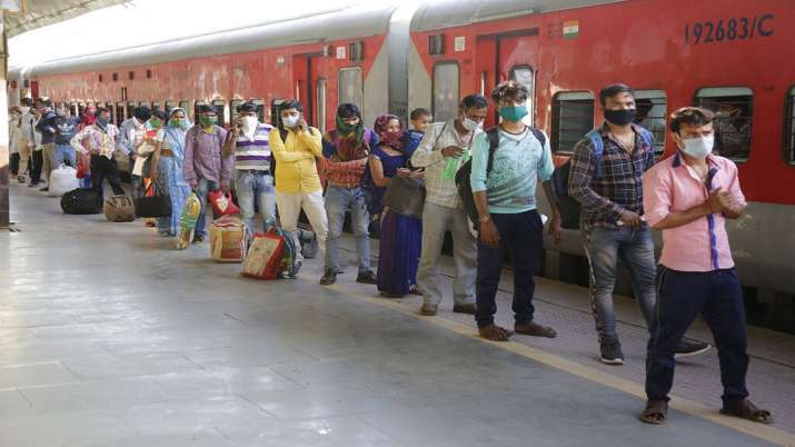 Indian Railways: छठ पूजा पर घर जाने वाले यात्रियों को रेलवे का बड़ा तोहफा, चलेंगी 24 फेस्टिवल स्पेशल ट्रेनें, देखें पूरी लिस्ट