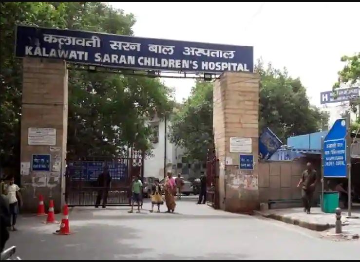 तीन बच्चों के दुर्भाग्यपूर्ण मृत्यु पर दिल्ली सरकार सख्त, तीन डॉक्टरों की सेवा समाप्त, जांच के दिए आदेश