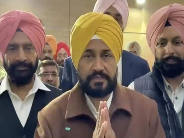 कम होने का नाम नहीं ले रही हैं Punjab के CM Charanjit Singh Channi की मुश्किलें, हेलीपैड से लौटे अपने रिश्तेदारों के घर