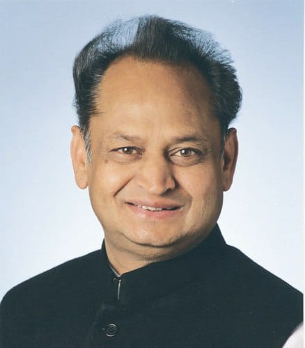 राजस्थान सरकार चलाएगी “मुख्यमंत्री चिरंजीवी स्वास्थ्य बीमा योजना” से जोड़ने के लिए विशेष अभियान।