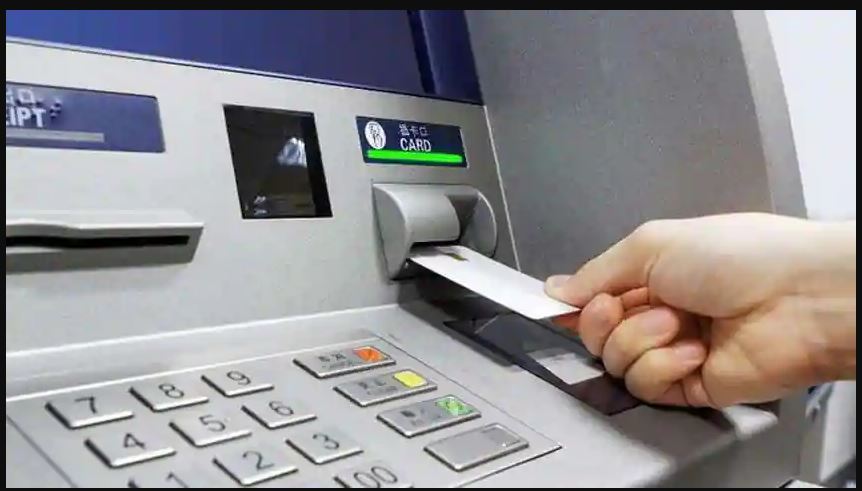 1 जनवरी, 2022 से ATM से कैश निकालने पर देना होगा ज्यादा पैसा, बदल जाएंगे कई नियम…