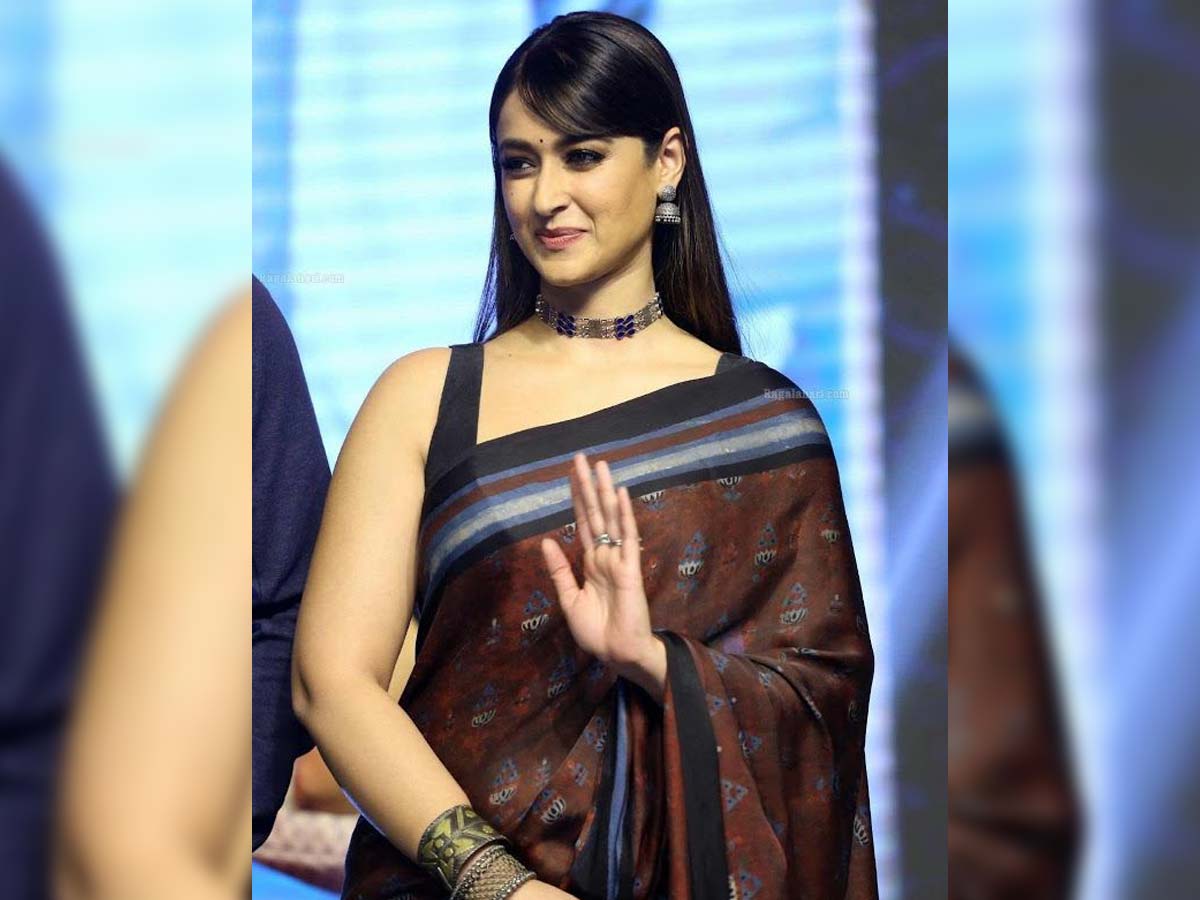 Ileana D’Cruz ने लाल कलर की डीप नेक बिकिनी पहन दिया ‘बोल्ड’ पोज, तस्वीर हुई वायरल
