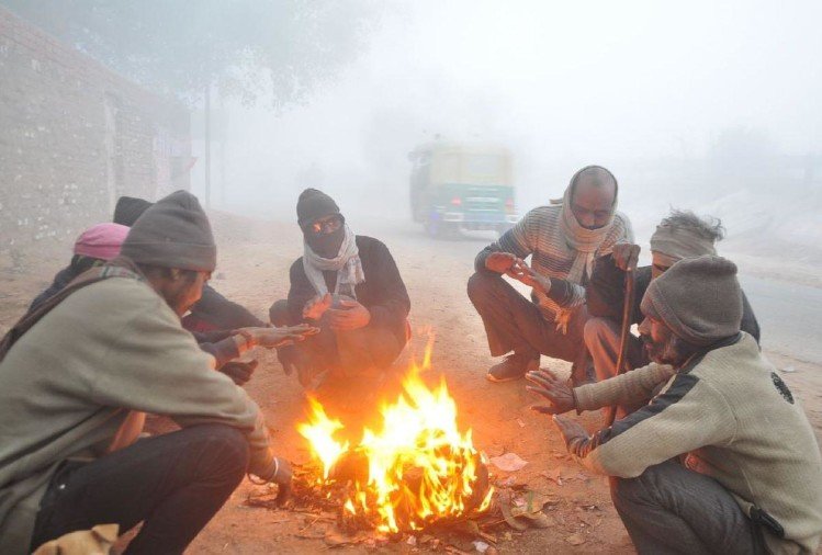UP-Uttarakhand Weather: सर्द हवाओं ने बढ़ा दी लखनऊ में ठिठुरन, नोएडा में लुढ़का 3 डिग्री पारा; जानें अन्य राज्यों का हाल