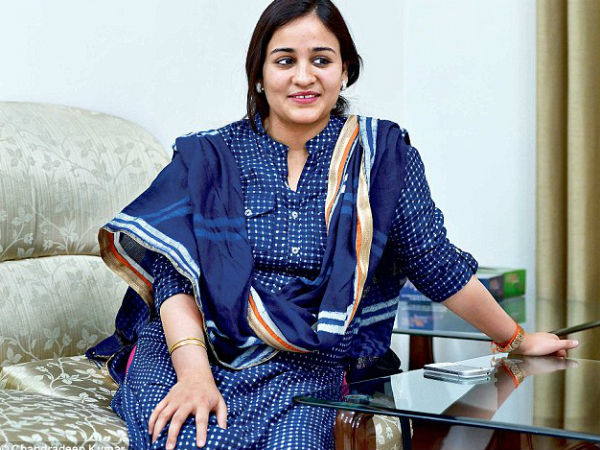 चुनाव से पहले अखिलेश को लगा बड़ा झटका, मुलायम सिंह की छोटी बहू Aparna Yadav बीजेपी में हुईं शामिल